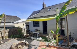 Maison dans village médiéval - Sainte-Suzanne-et-Chammes (53270 )