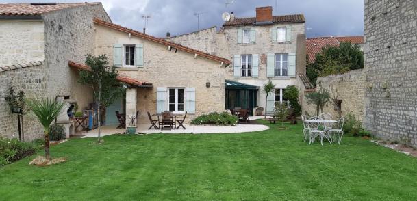 Magnifique maison en pierre - Photo 1 - Fontenay-le-Comte