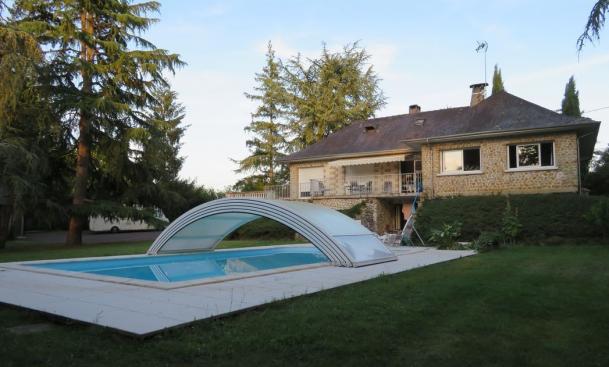 Pavillon avec parc et piscine - Photo 1 - Solesmes