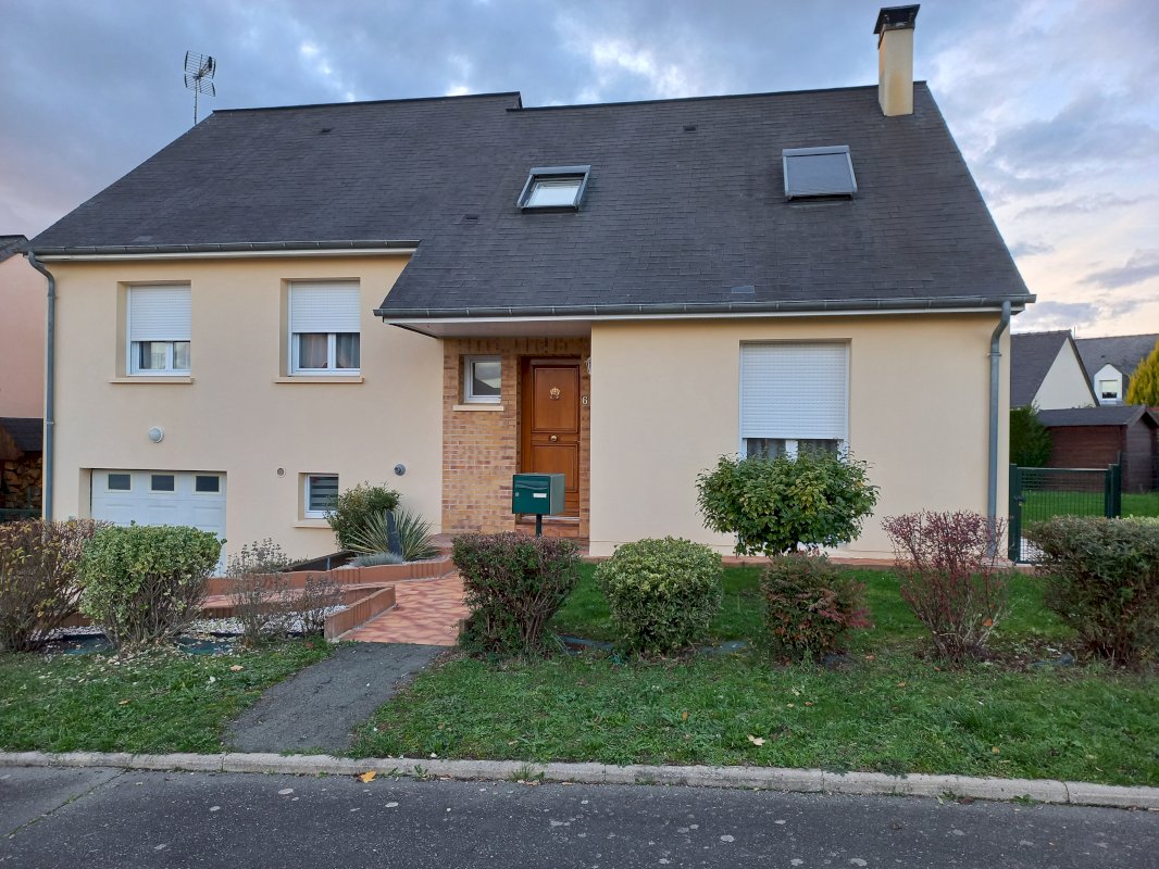 Belle maison dans lotissement - Photo 1 - Saint-Berthevin
