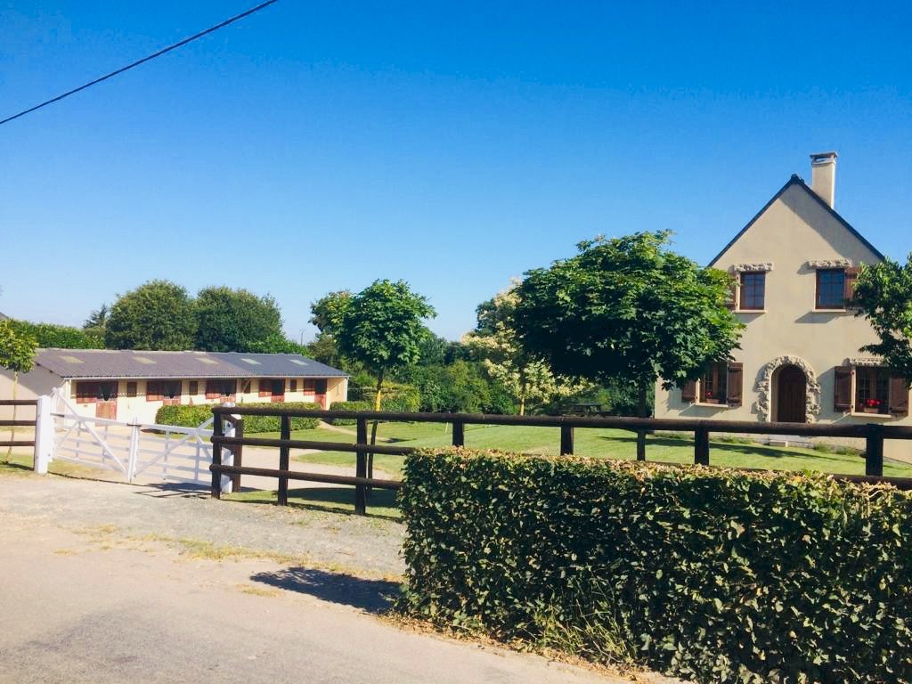 Maison avec une ecurie et terrain - Photo 1 - Senonnes