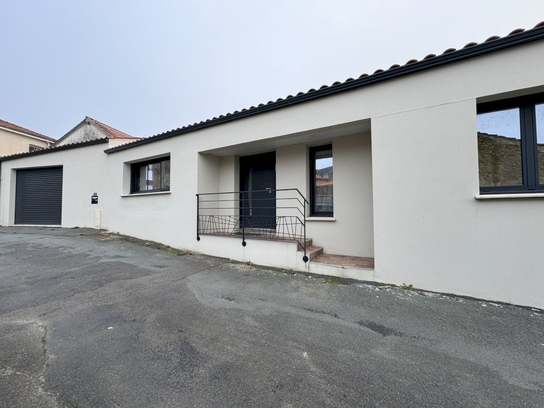 CHARMANTE MAISON en plein cœur du centre bourg - Photo 1 - La Garnache
