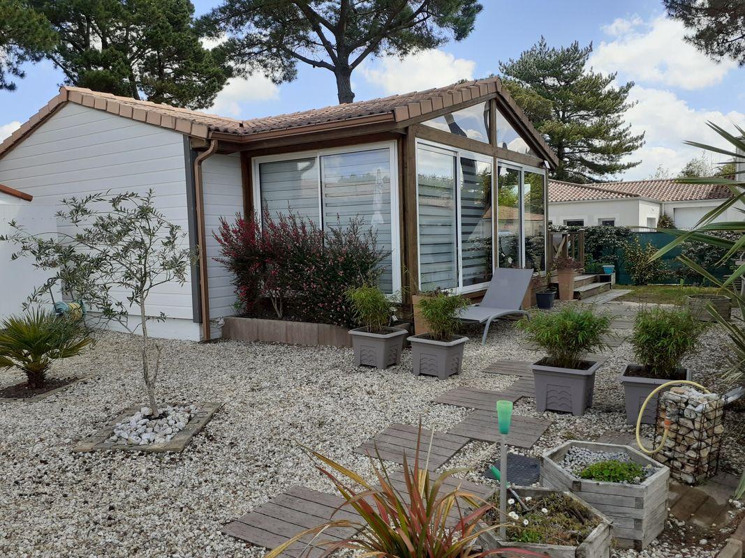 Chalet bois vue mer / 35m² plus 15m² de véranda - Photo 2 - Les Moutiers-en-Retz