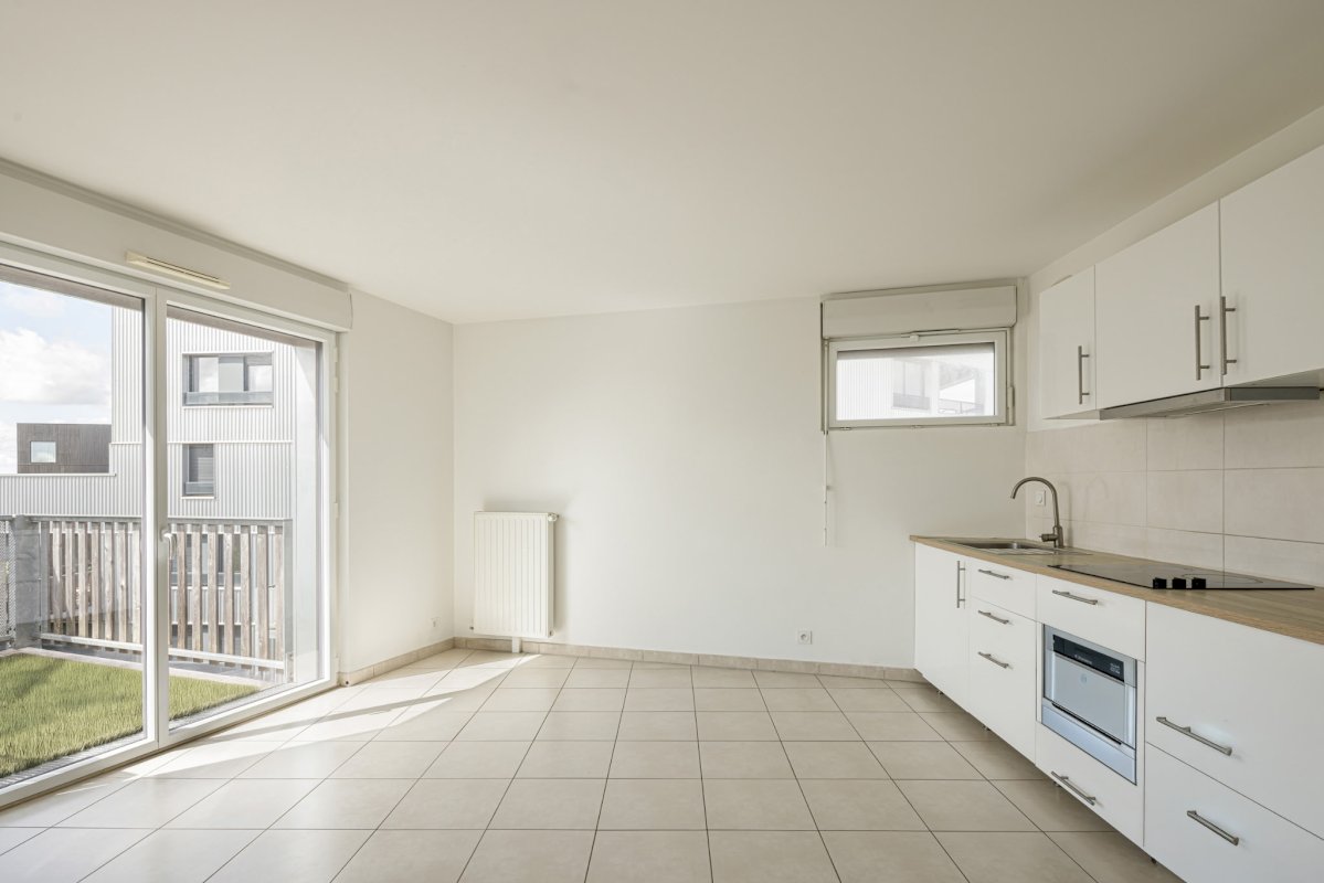 Appartement T3 avec balcon - parfait état - 4ème et dernier etage - Photo 2 - Nantes