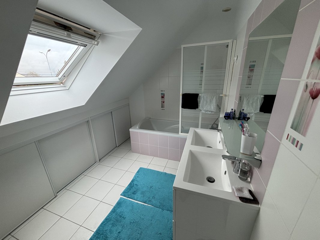 Maison 6 pièces 110 m² - Photo 3 - Nuillé-sur-Vicoin